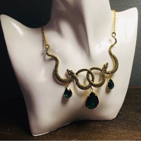 Anthro Vintage Inspired Gold Snake Necklace With Green Gemstones - Picture 4 of 14